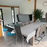 Grande Avec Piscine Et Longages