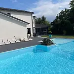 Grande Avec Piscine Et *