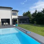 Vila Grande Avec Piscine Et *