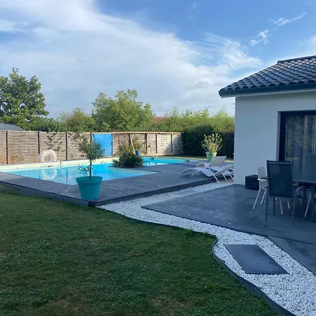 Grande Avec Piscine Et Longages