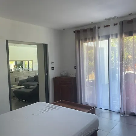 Villa Grande Avec Piscine Et *