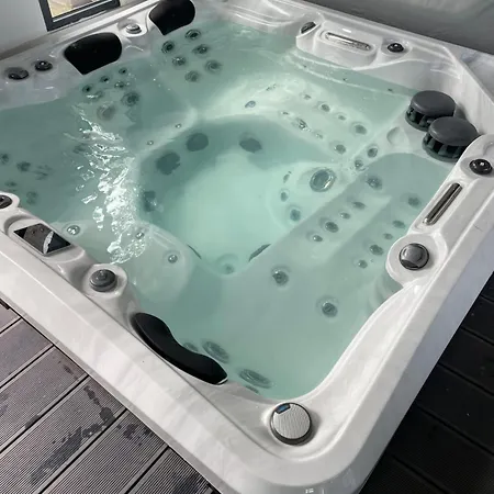 Grande Avec Piscine Et