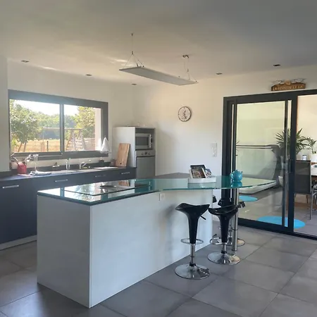 Grande Avec Piscine Et