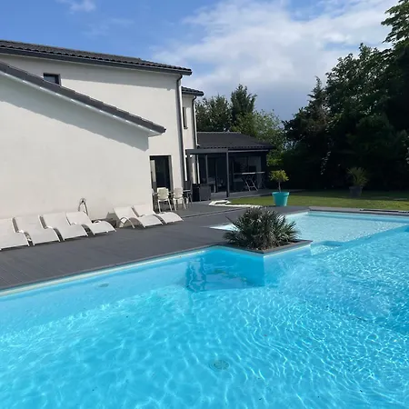 Grande Avec Piscine Et *