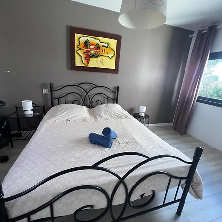 Grande Avec Piscine Et Villa *